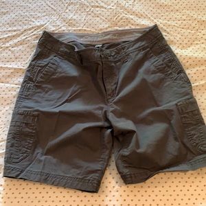 Eddie Bauer slightly curvy shorts 6 worn once!